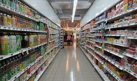 What's the Difference Between a Grocery Store and Supermarket?